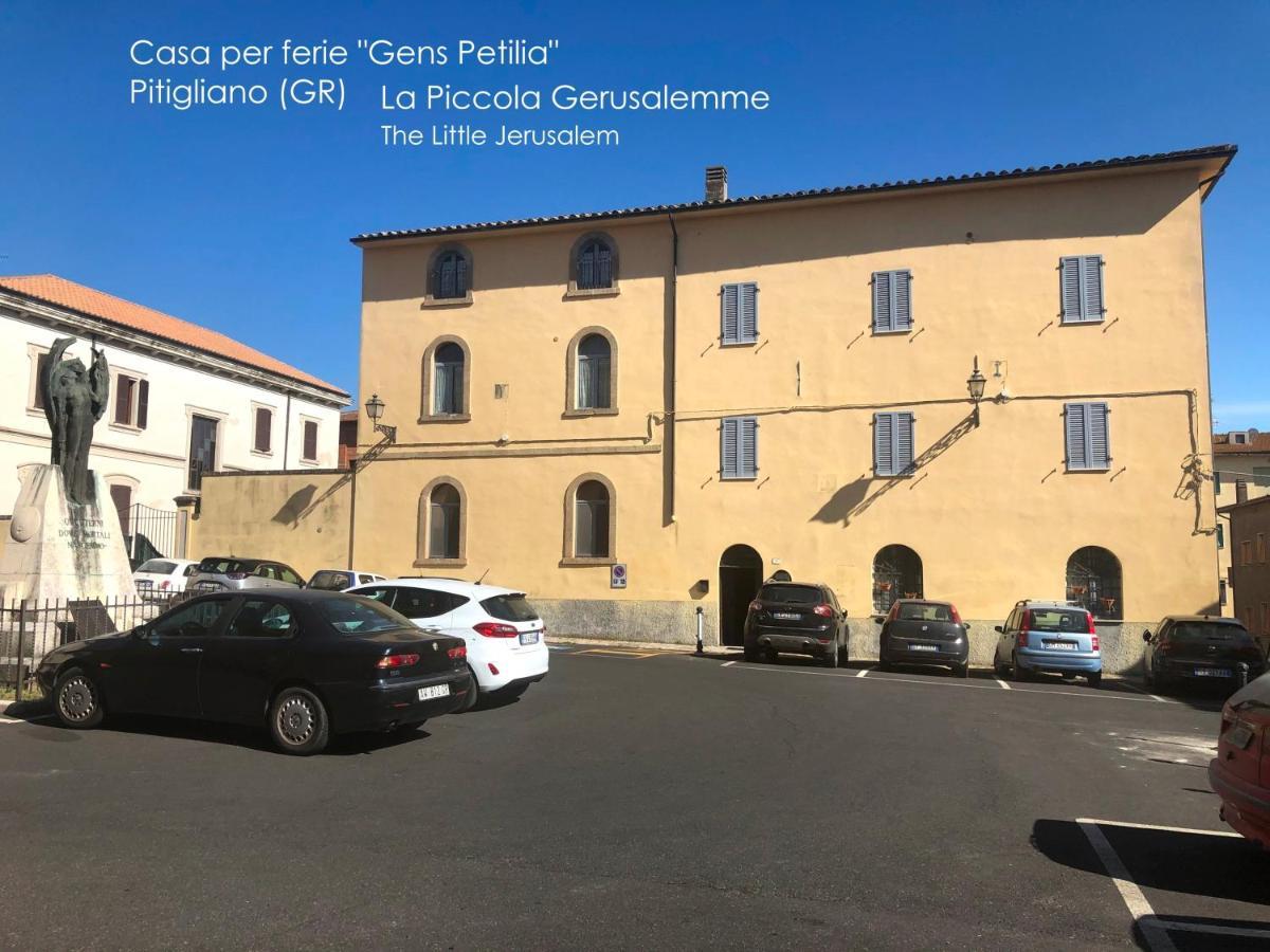 Отель Residenza Pitigliano Gens Petilia - Nuova Gestione Экстерьер фото