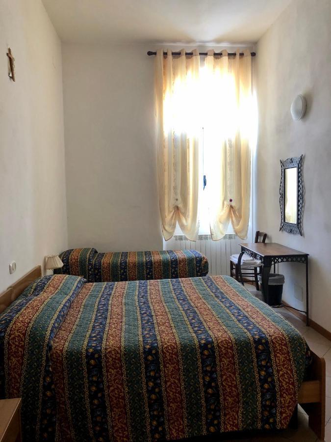 Отель Residenza Pitigliano Gens Petilia - Nuova Gestione Экстерьер фото