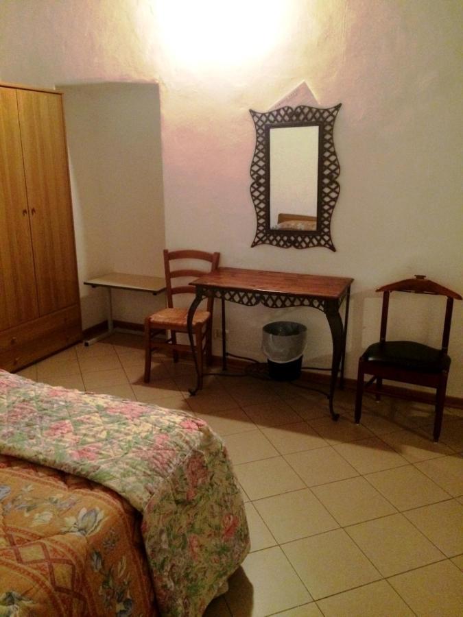 Отель Residenza Pitigliano Gens Petilia - Nuova Gestione Экстерьер фото