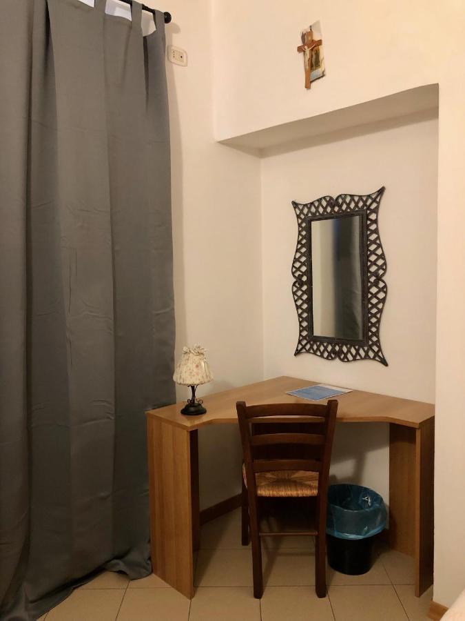 Отель Residenza Pitigliano Gens Petilia - Nuova Gestione Экстерьер фото