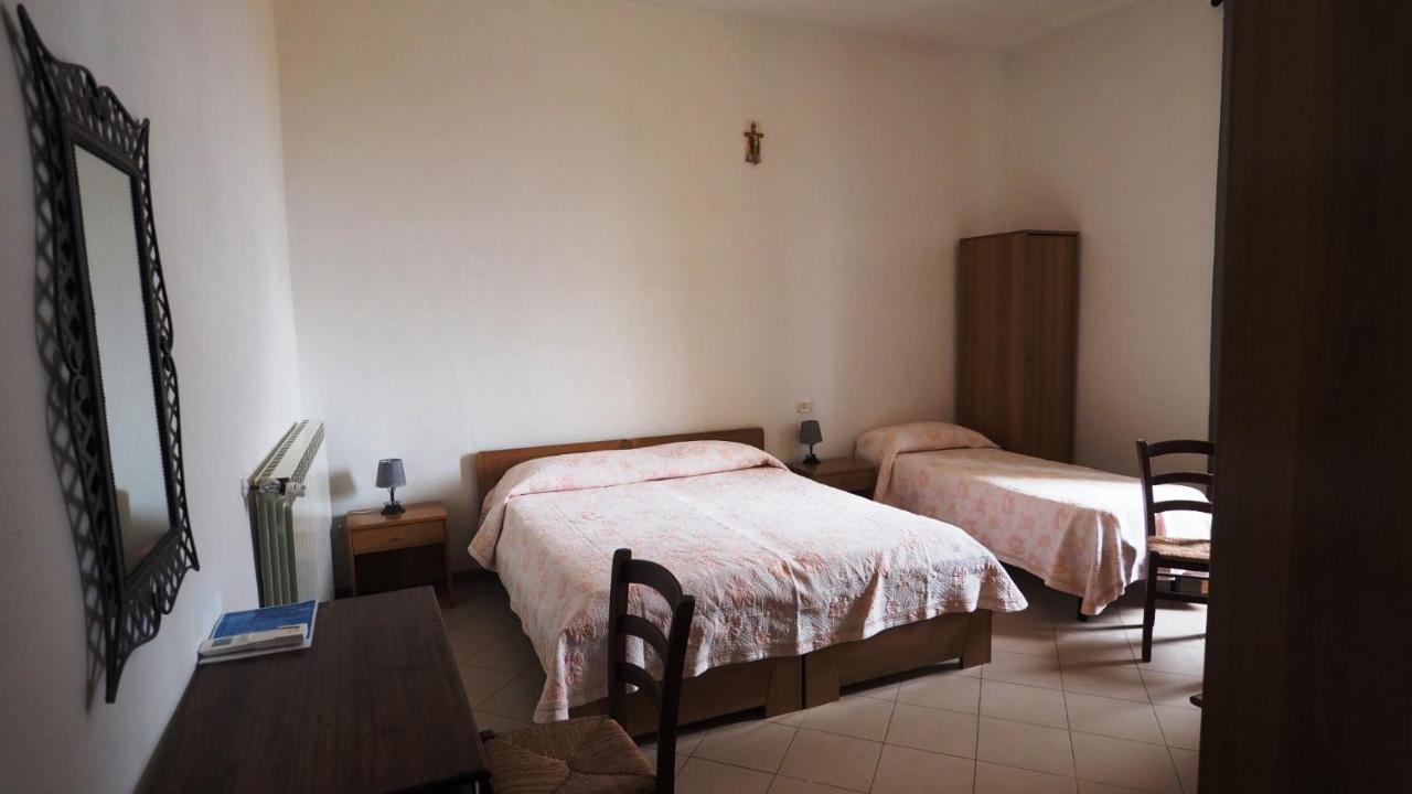Отель Residenza Pitigliano Gens Petilia - Nuova Gestione Экстерьер фото