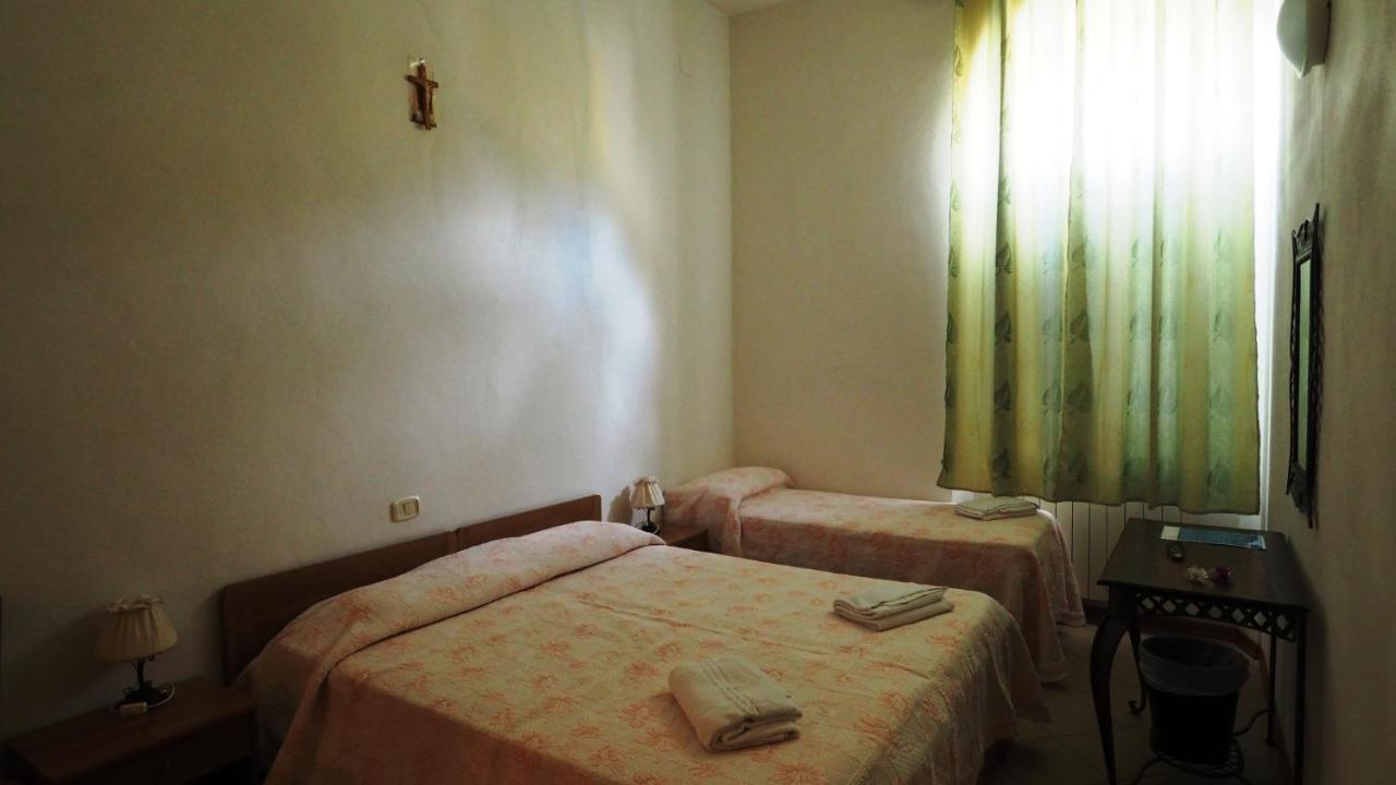 Отель Residenza Pitigliano Gens Petilia - Nuova Gestione Экстерьер фото